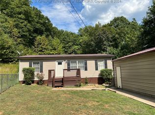 991 Big Ugly Crk, Harts, WV 25524