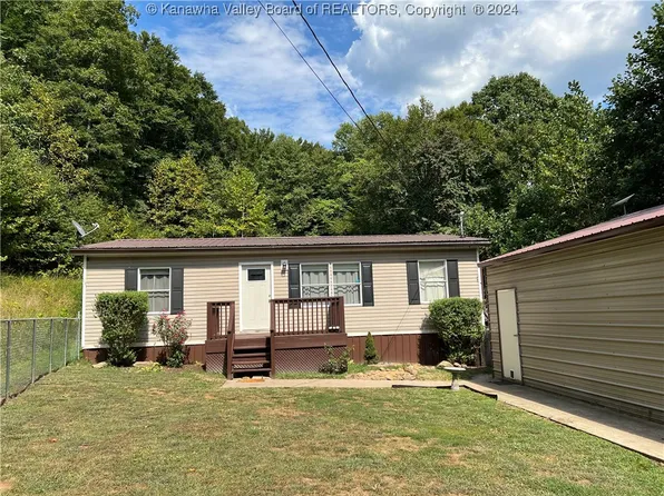 991 Big Ugly Crk, Harts, WV 25524