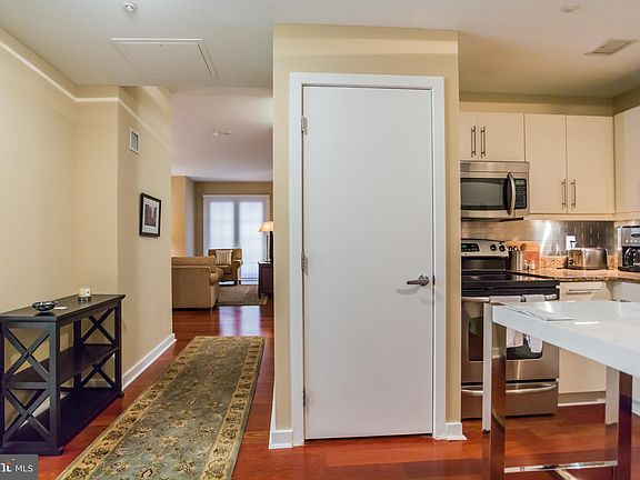 4th image of 219-29 S 18th St #626