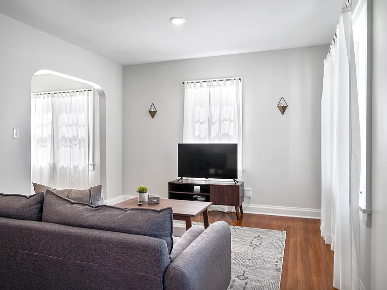 1223 E Oakland Ave — Photo 3