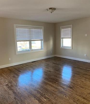 3rd image of 101 Hunter Ave