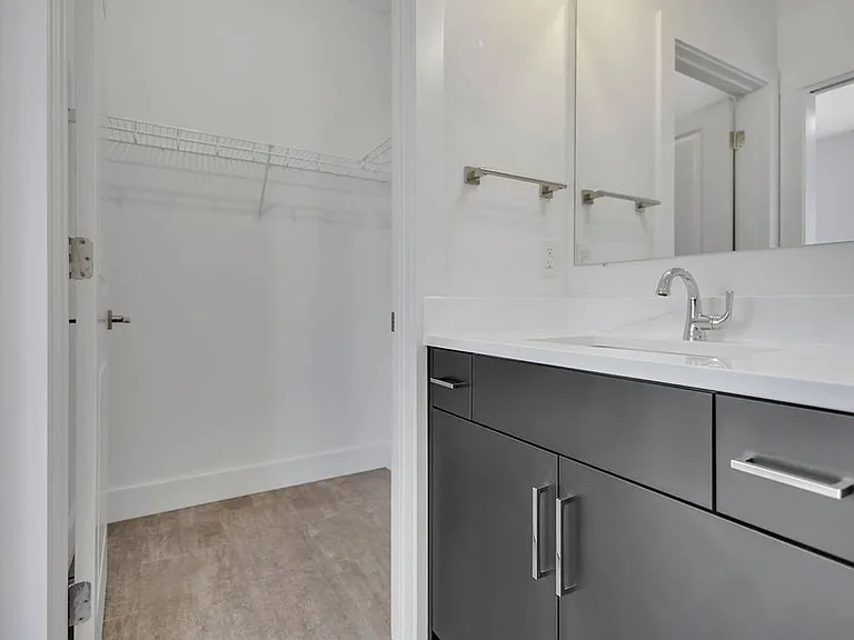 626 N College Ave — Photo 13