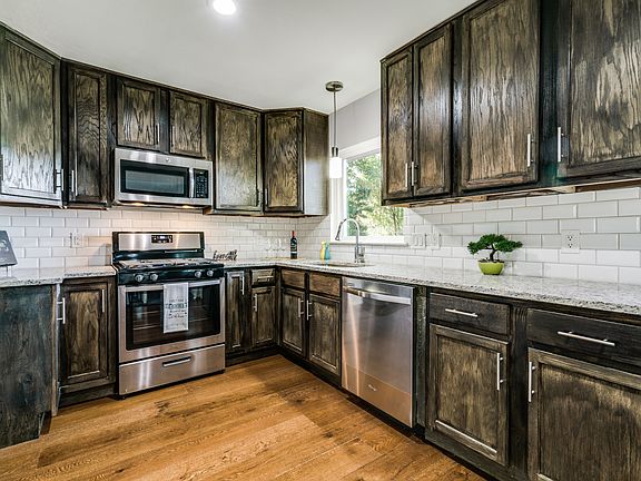 4th image of 3130 Colchester Dr
