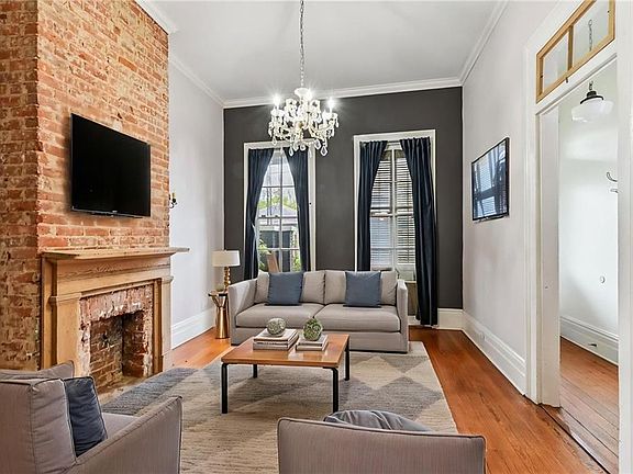 4th image of 1024 Port St