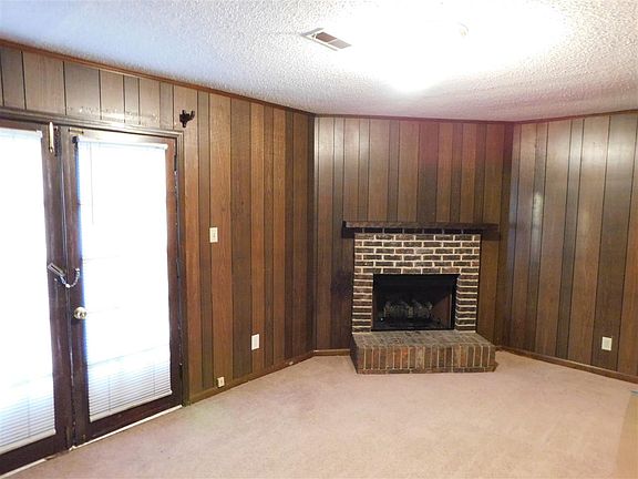 4th image of 2060 Edinburgh Dr SW
