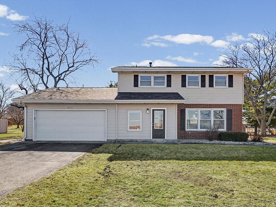 1st image of 913 E 1st St