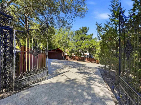 168 Crestview Dr, Orinda, CA 94563