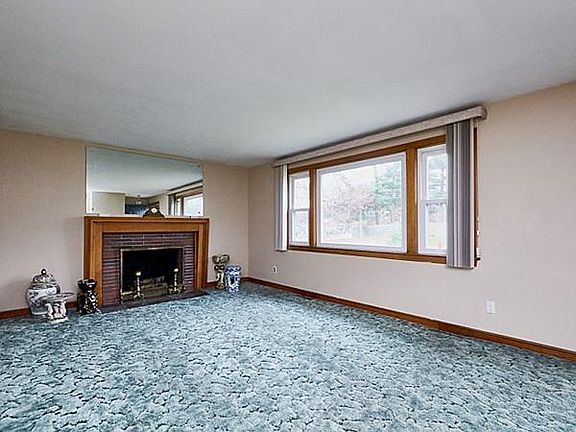 4th image of 1 Turner Dr