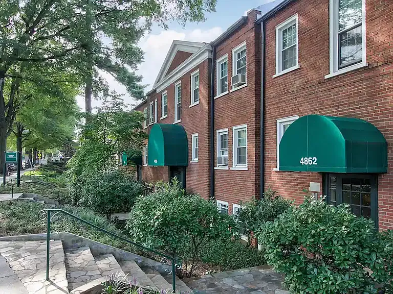 MacArthur Boulevard Apartments — Photo 5