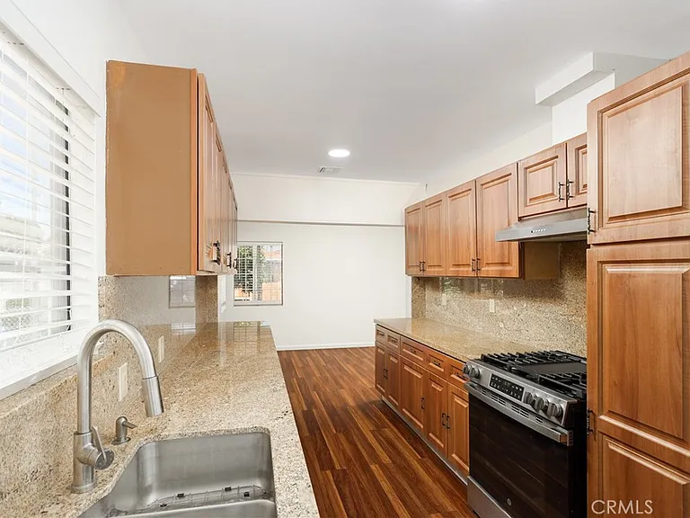 13951 Terra Bella St — Photo 12