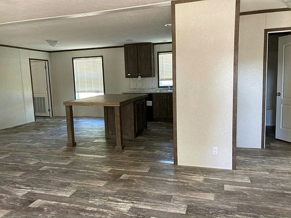 4th image of 2800 W Memorial Dr #165