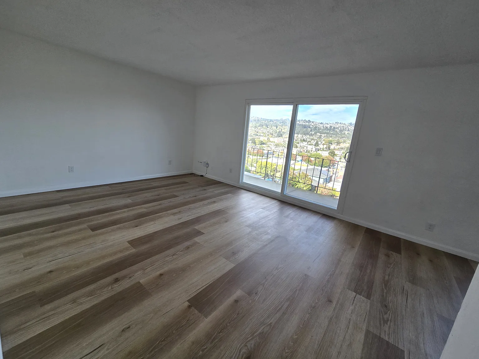 2 bed, 710 sqft, $2,600 — Photo 3