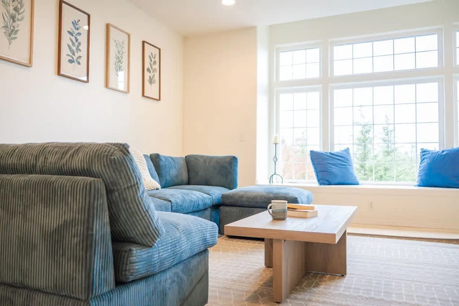 5 bed, 4.0 bath, 3595 sqft, $8,199 — Photo 4