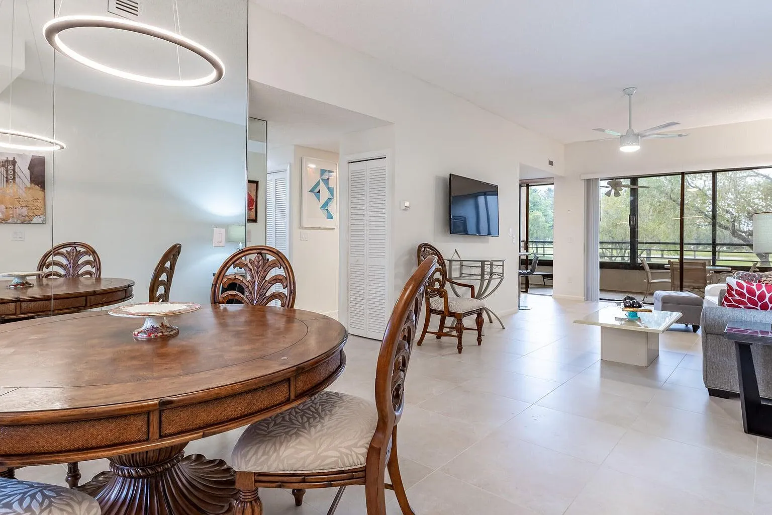2 bed, 2.0 bath, 1323 sqft, $5,000 — Photo 3