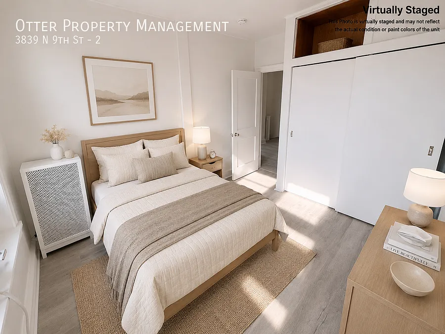 Spacious 2BR/1BA Apartment with Porch/Deck — Photo 3