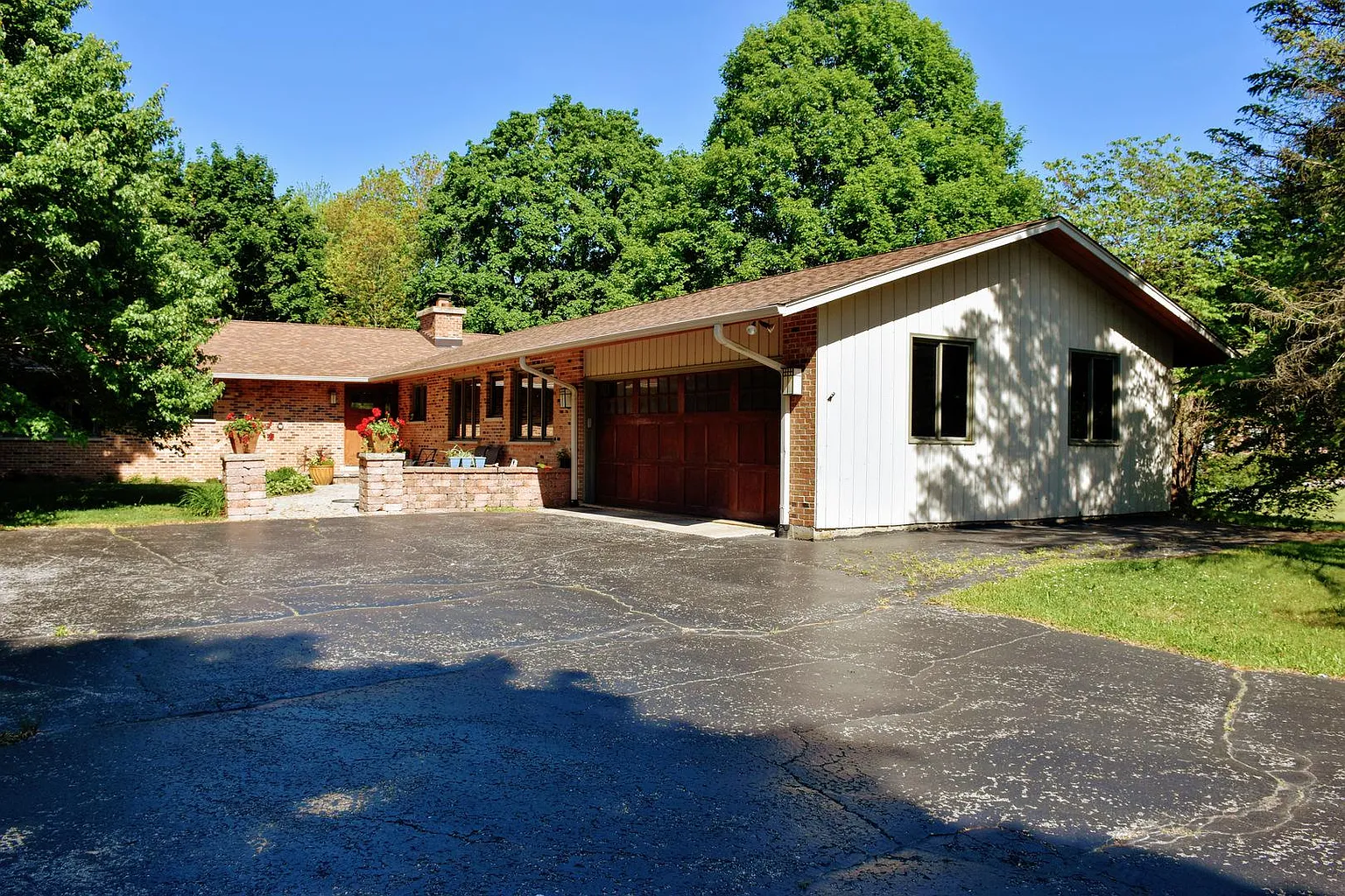 20544 W Lexington Ln photo 1