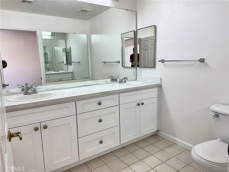 18319 Hart St #3 — Photo 13