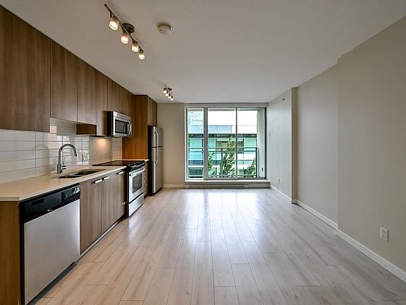 4th image of 13325 102a Ave #503
