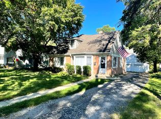 (Undisclosed Address), Clarendon Hills, IL 60514
