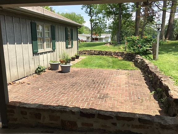 4th image of 710 E Evergreen Dr
