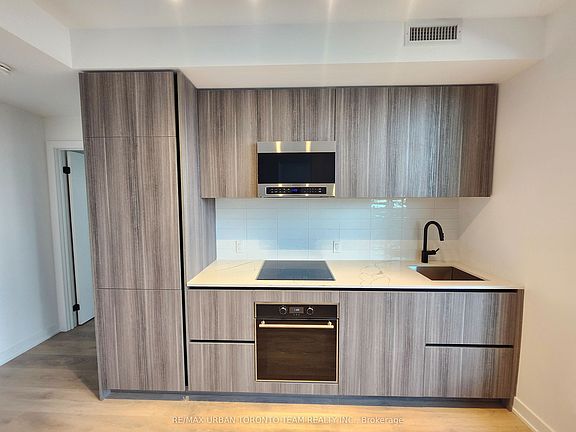 5th image of 117 Broadway Ave #701