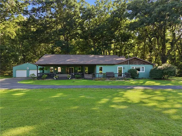 2140 Trout Island Rd, Hermitage, PA 16148