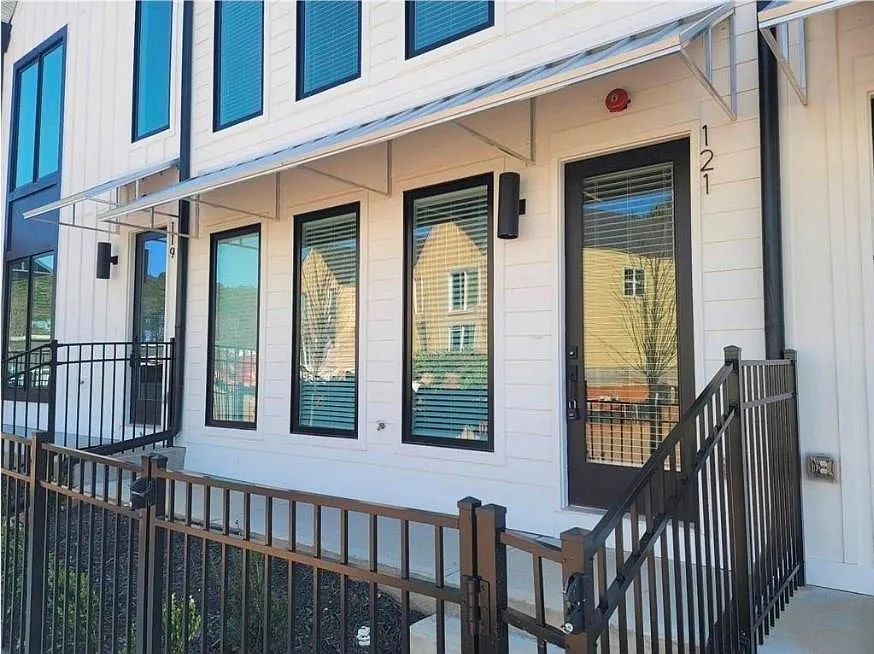 121 Pearl St