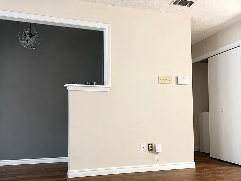 859 Wesley Ave — Photo 4