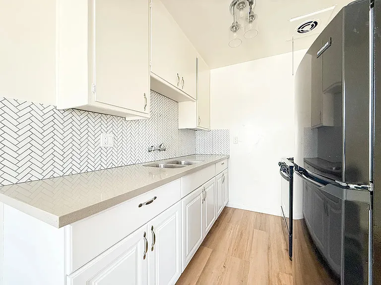 632 Parkman Ave #4 — Photo 5