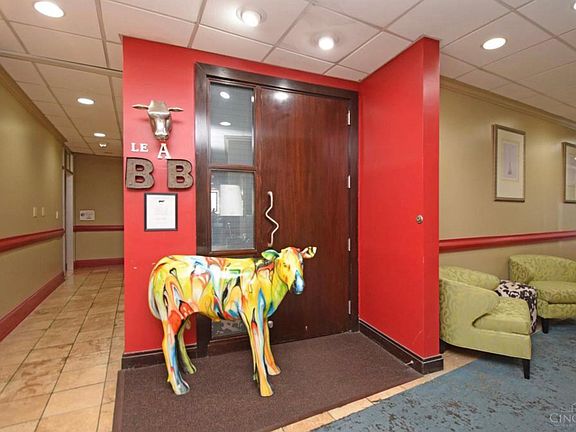 5th image of 2200 Victory Pkwy Unit 2501