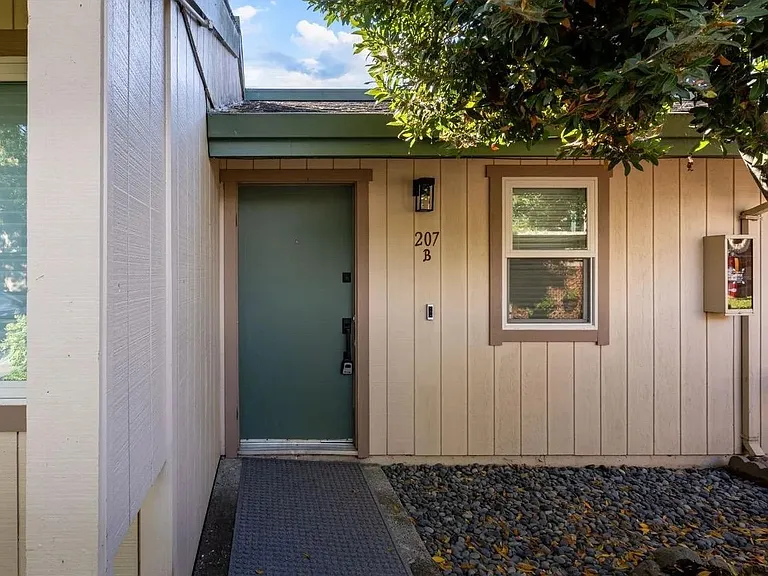 207 Stony Point Rd #B — Photo 2