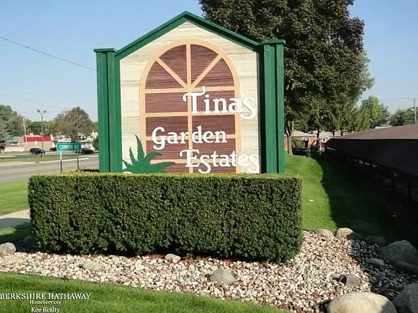 29842 Utica Rd — Photo 3