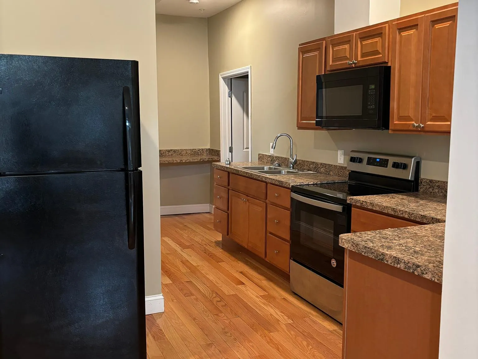 1 bed, $1,100 — Photo 1