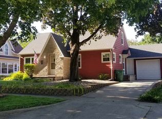 408 4th St SW, Independence, IA 50644