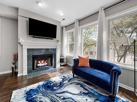 3rd image of 922 N Wood St #2
