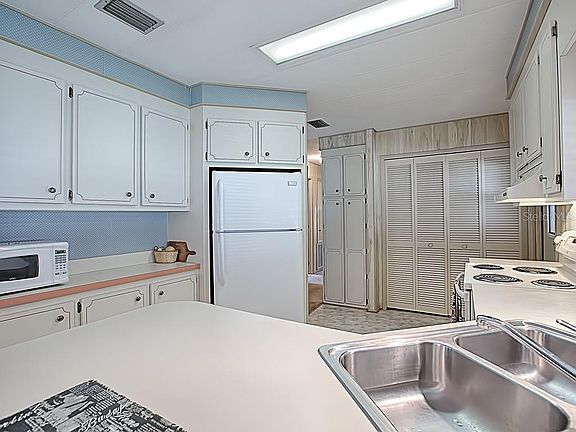 3rd image of 144 Westwood Dr