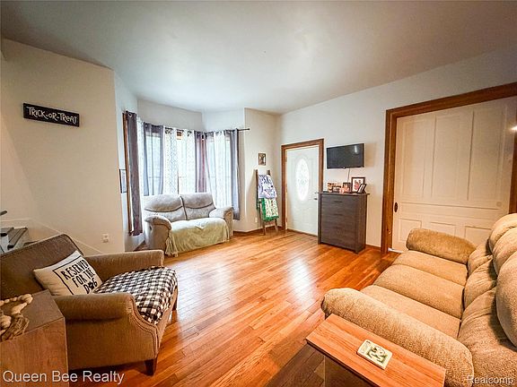 4th image of 320 W Bush St