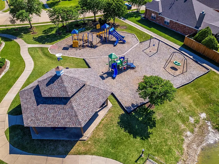 403 Connemara Trl — Photo 37