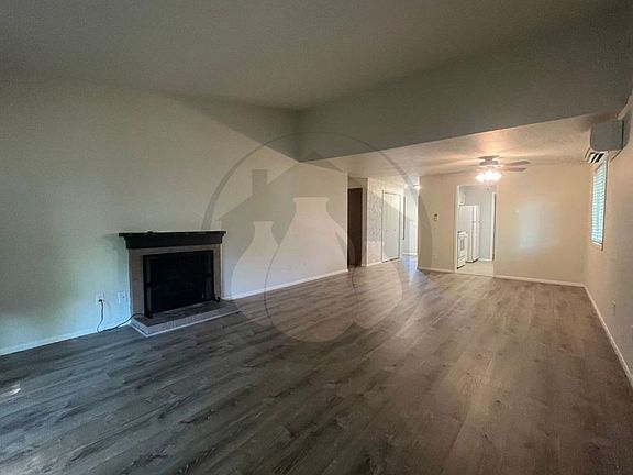 4th image of 601 32nd Ave SE