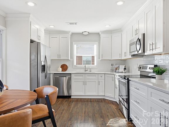 5th image of 6801 Starcrest Dr