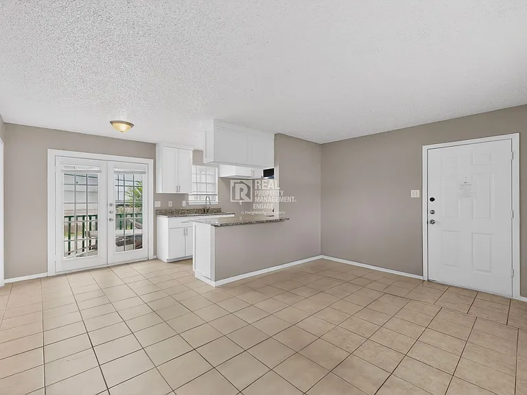 8024 Cambridge Cir — Photo 7