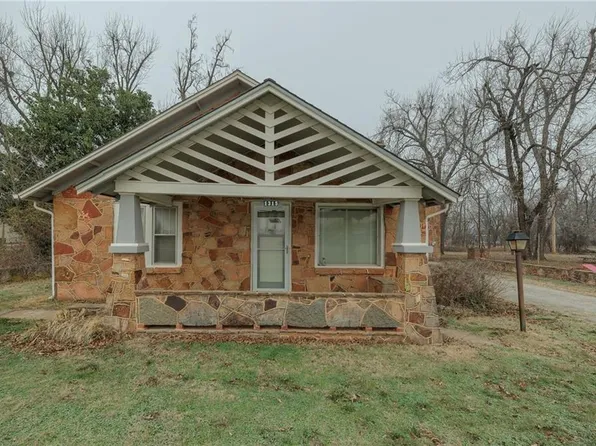 1315 S Division St, Guthrie, OK 73044