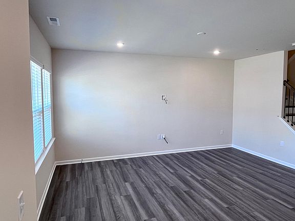 4th image of 303 Parker Station Ave