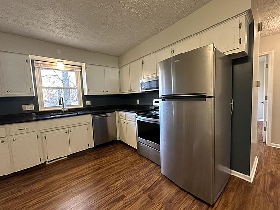 Additional photo of the kitchen.