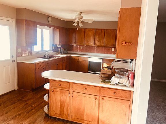3rd image of 102 Dressel Dr