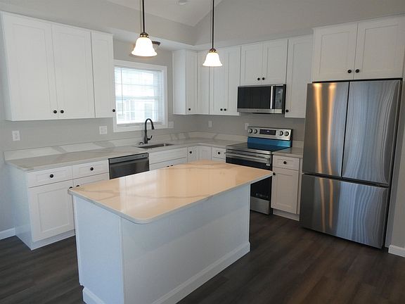 4th image of 106 West Hillcrest Avenue