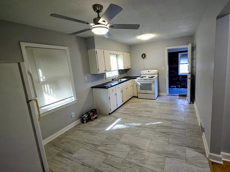 1803 Algonquin Pkwy #F1 — Photo 2
