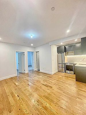 5th image of 220 Hawthorne St #3B