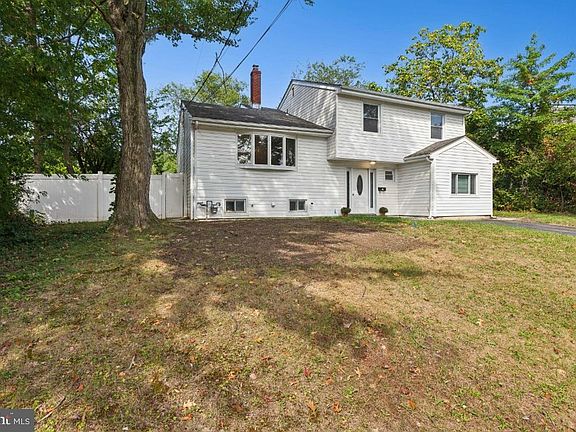 2nd image of 5 Waverly Dr E