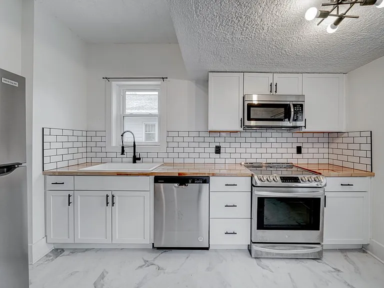 818 S 31st St #1 — Photo 8